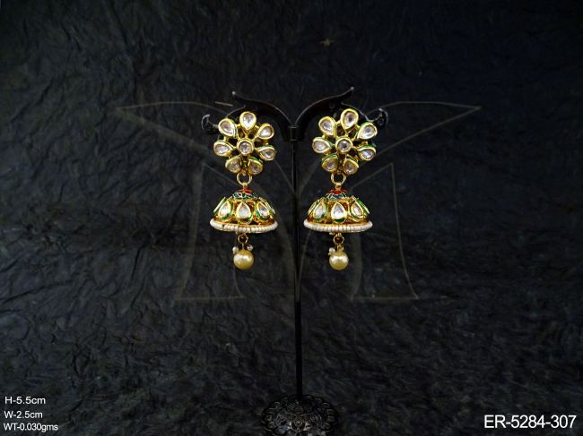 triangular jhumki kundan earrings detail