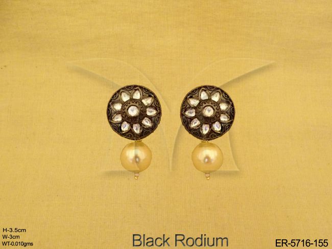 sunflower round style kundan earrings detail