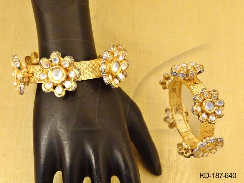 flower corner kundan kada detail