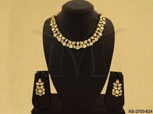 round shape stone kundan necklace set detail