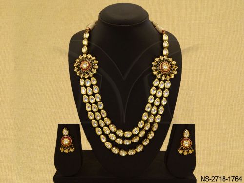side flower oval stone paan kundan necklace detail