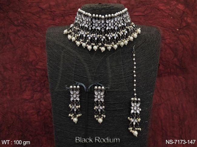 Choker Style Beautiful party wear Kundan Necklace Set
