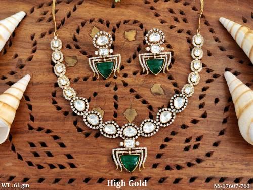 kundan-necklace-set-with-emerald-green-triangle-pendant-and-matching-earrings