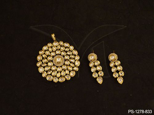 paan stone designed kundan pendant detail