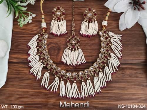 beautiful-mehendi-polish-designer-party-wear-fancy-style-short-necklace-set
