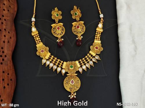 spiral flower broad paan beads necklace detail