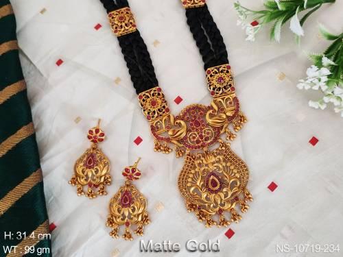 beautiful-pendant-matte-gold-polish-fancy-design-party-wear-long-antique-jewellery-necklace-set