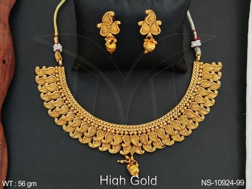 Antique Jewelry High Gold Polish Beautiful Design Antique Short Necklace Set