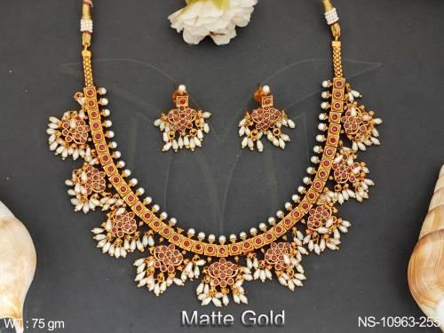 beautiful-designer-party-wear-kemp-jewellery-matte-gold-polish-necklace-set-