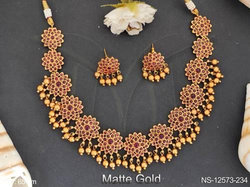 Kemp Jewelry Beautiful Designer Wear Matte Gold Polish Jewelry Kemp Short Necklace Set