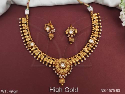 leaf flower round center antique necklace set detail