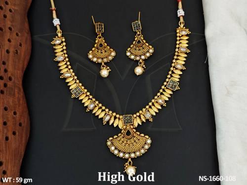 seed beads triangular pendulam antique necklace set detail