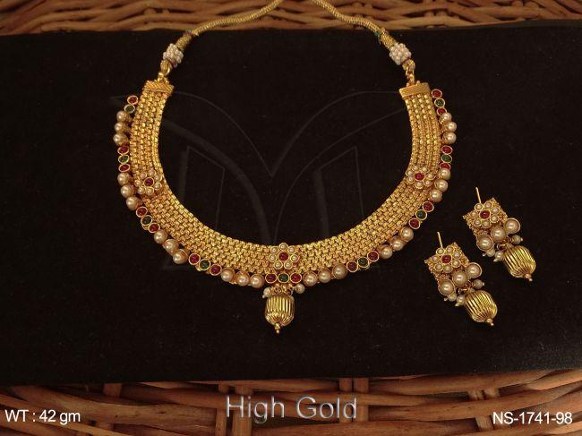 simple saree wear designed traditional kemp necklace set detail