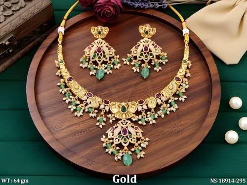 kemp-design-gold-polish-short-clustered-pearl-necklace-set-