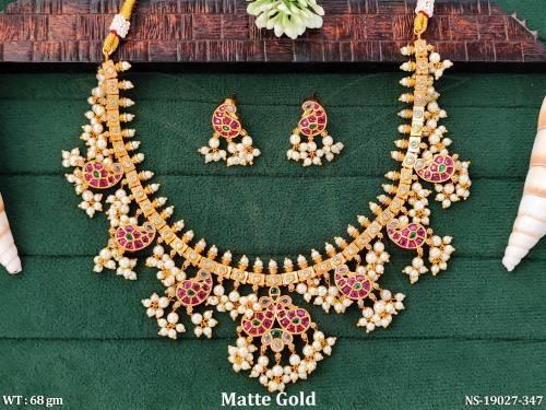 elegant-matte-gold-kemp-pearl-necklace-set-