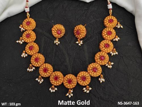 round shape flower style antique necklace detail