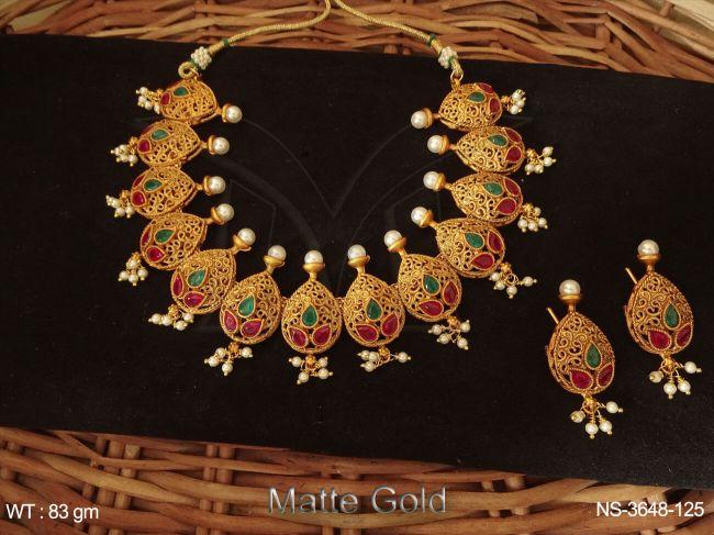 paan shape stone engraved necklace detail