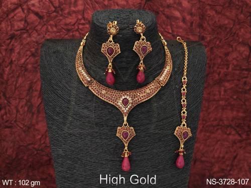 paan base bottom imitation necklace detail