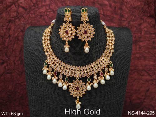 lafy style flowery base polki necklace detail