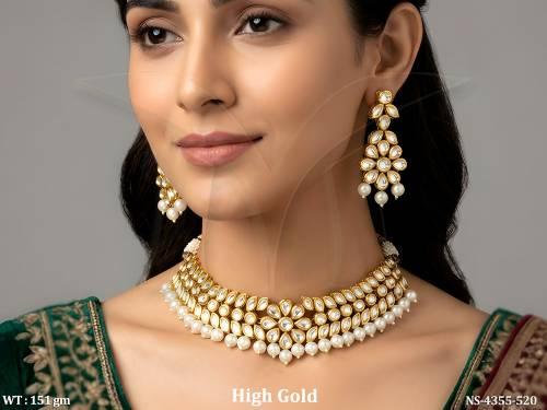 chokor shape kundan necklace set detail