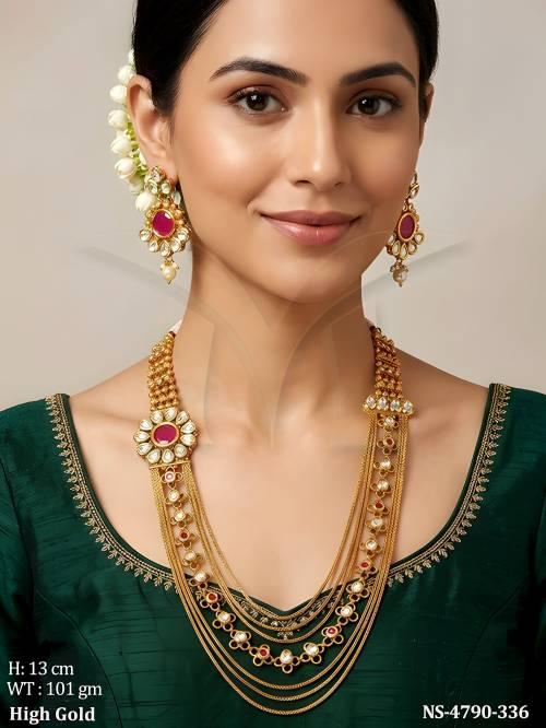 center flowered multi sided chain necklace detail