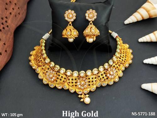 oval shape center flower necklace set detail