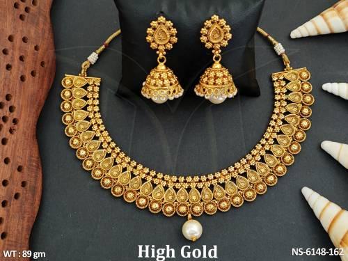 Plain gold flower line antique necklace