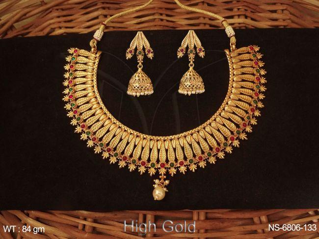 U shaped gold polished antique necklace set