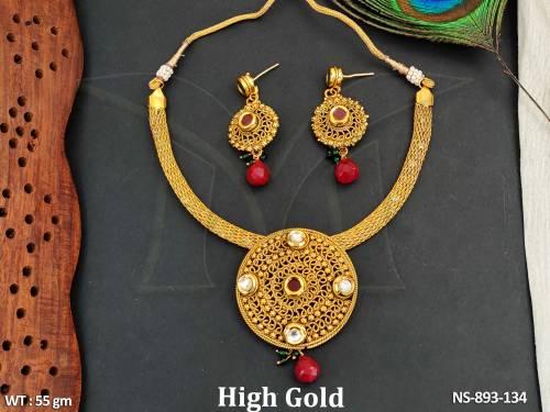 simple gold net design antique necklace detail