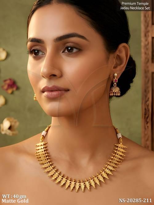 designer-temple-jadau-matte-gold-necklace-set