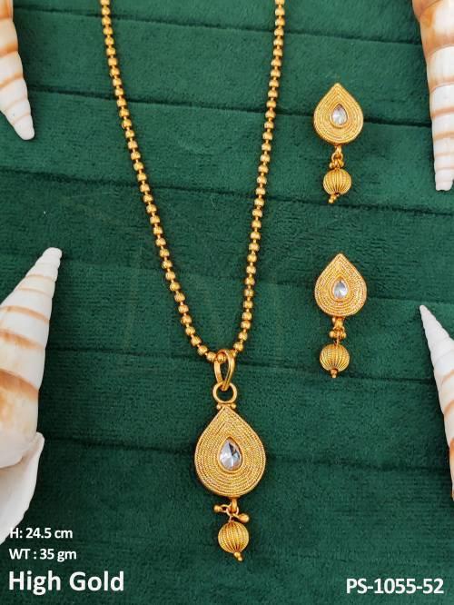 paan shape antique pendant detail
