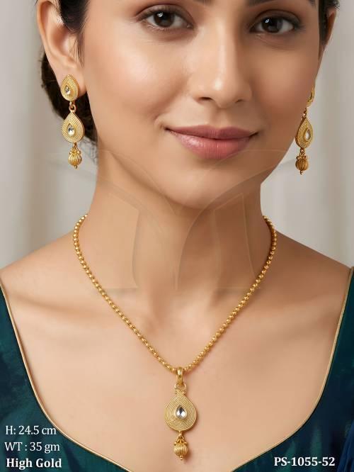 paan shape antique pendant detail