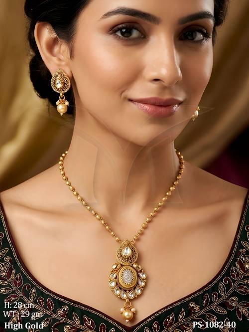paan round pendant set detail