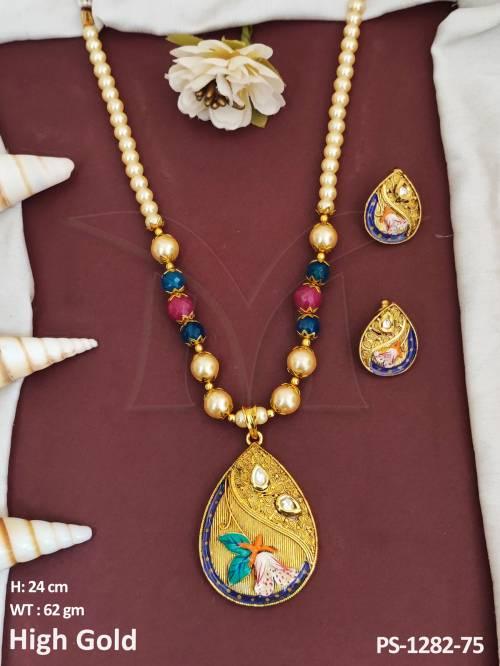 paan shape flowery designer pendant detail