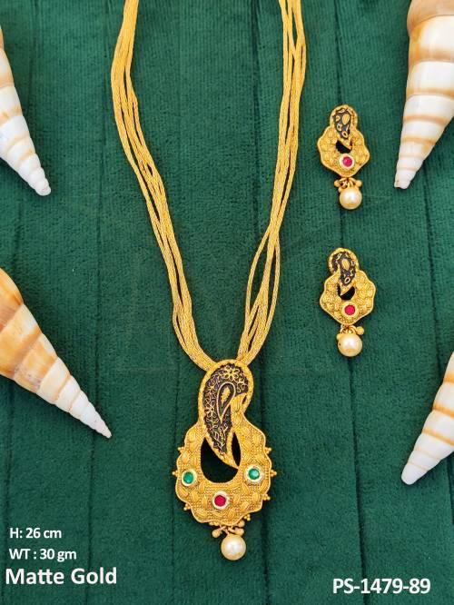reverse paan arc designer pendant set detail