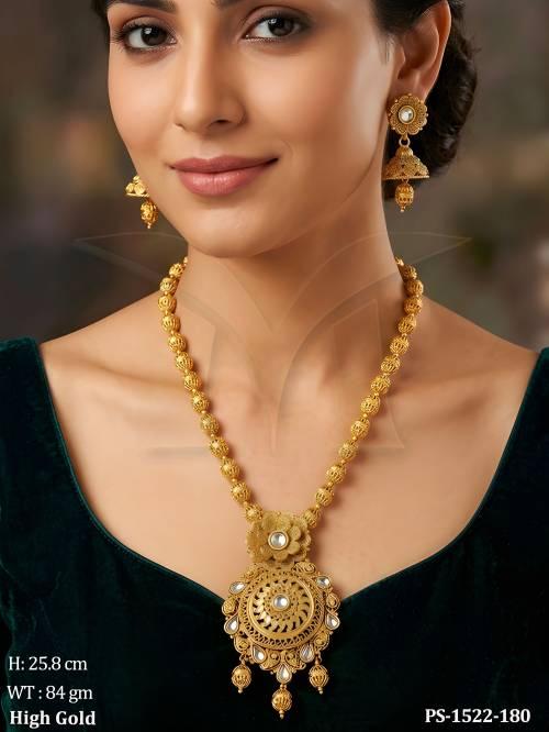 round flower base designer pendant set detail