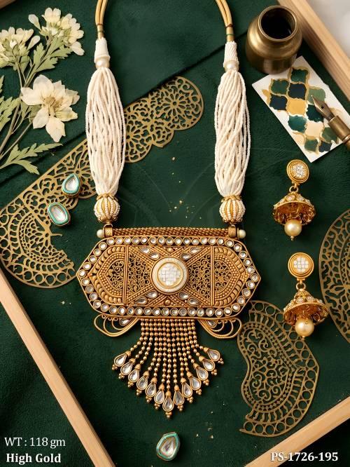 chokor style textured pendant detail