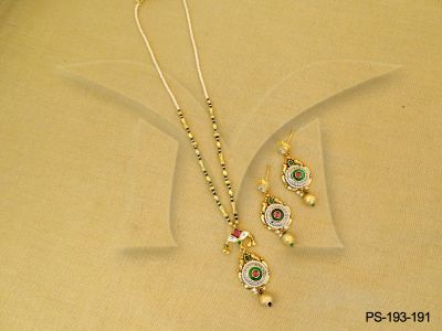 traditional koyari beads delicate pendant set detail