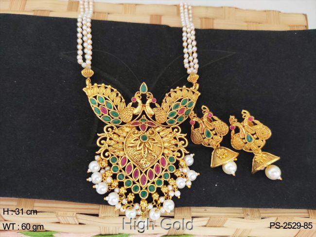 traditional antique design pendant set.;