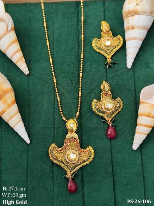 koyari mughal jewellery pendant set detail