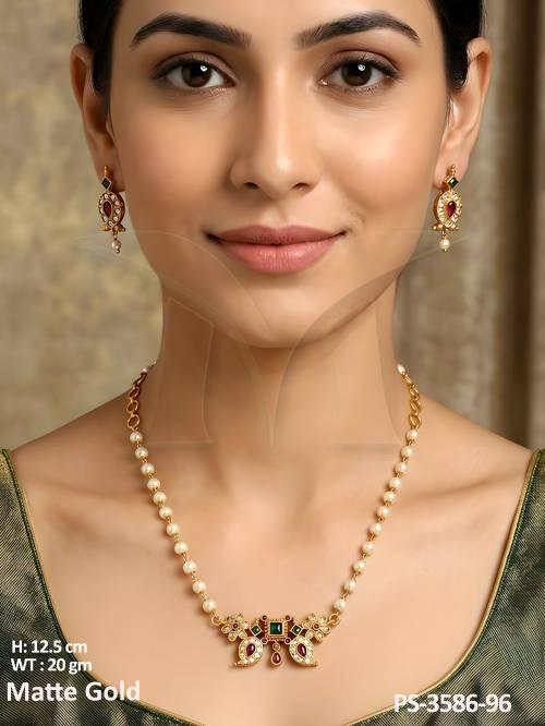 Matte Gold Polish Kemp Jewellery Fancy Style Kemp Pendant Set