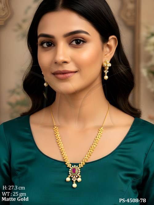 elegant-kemp-pendant-set-with-earrings-and-ethnic-festive-wear