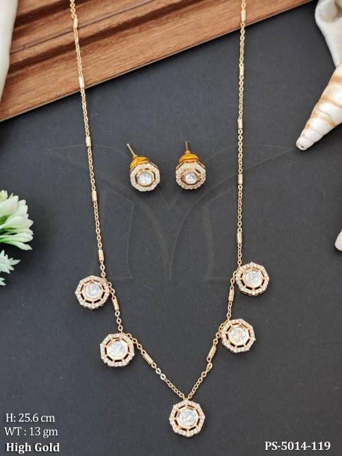 elegant-kundan-pendant-set-with-matching-earrings