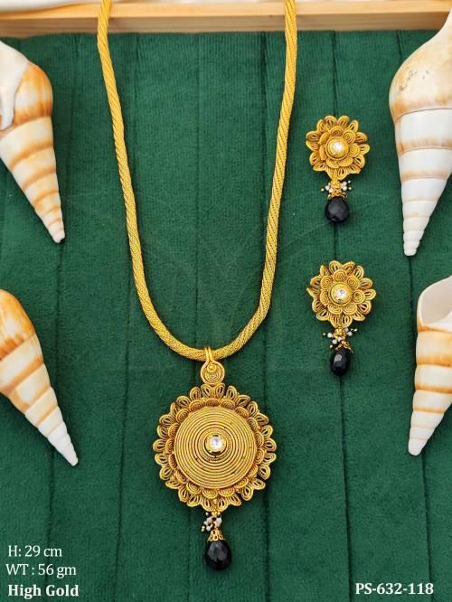 spiral bordered round center antique pendant set detail