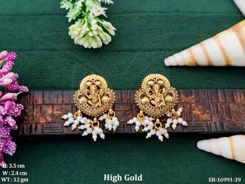 beautiful-high-gold-polish-fancy-style-earrings-
