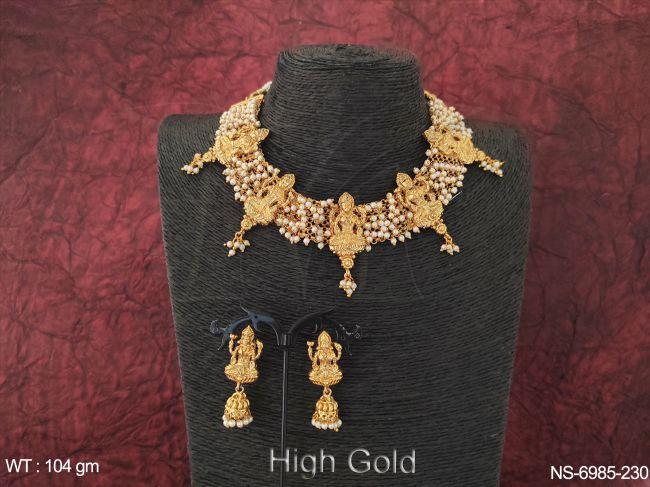 CLUSTERED PEARL TEMPLE HIGH GOLD POLISH TEMPLE PENDANT NECKLACE SET. — NS-6985-230