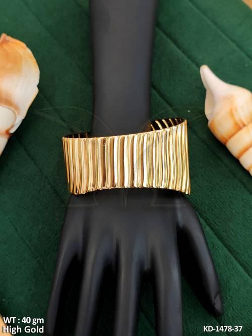 high-gold-vertical-stripe-designer-western-kada